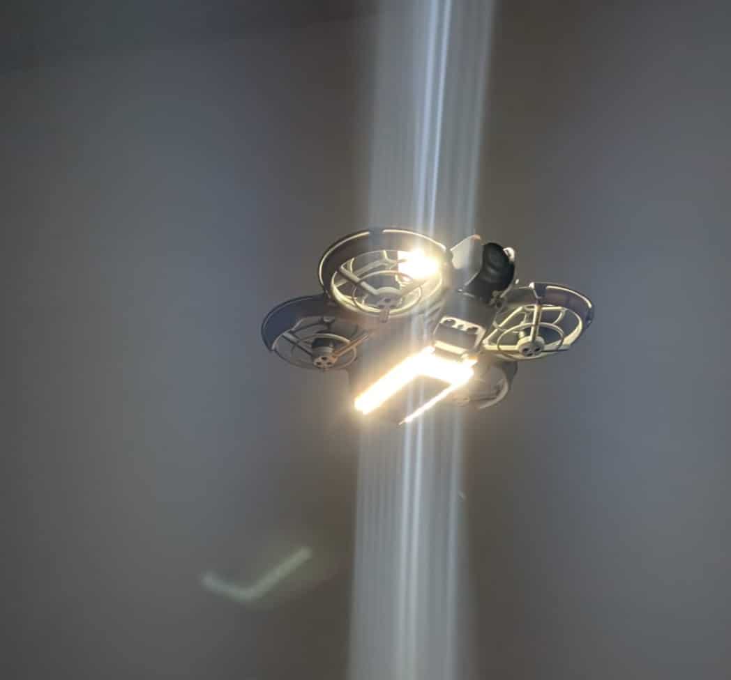 DJI NEO Tactical Light ARC-V Kit – Scheinwerfer mit Landegestell-Lichtleiste