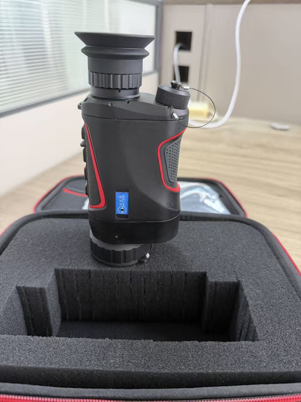 WOLFDASH B4 Hand-Wärmebildmonokular mit Laser-Entfernungsmesser 640x512 (50Hz)